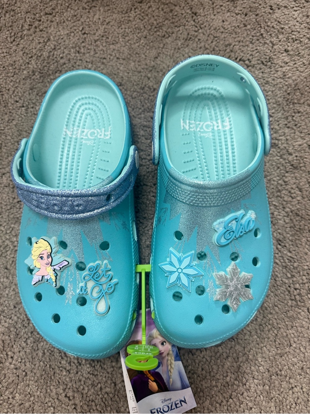 New girls Disney Sz 6 CROCS Light Blue Frozen Elsa Clog with Charms